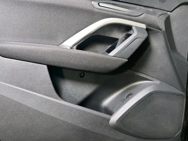 Audi Q5 view 13