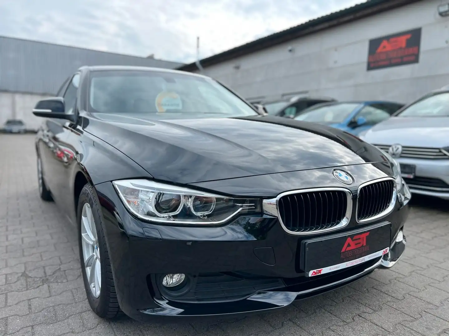 BMW 316 i, Automatik, Navi, PDC, Xenon, 80TSDKM! Schwarz - 1
