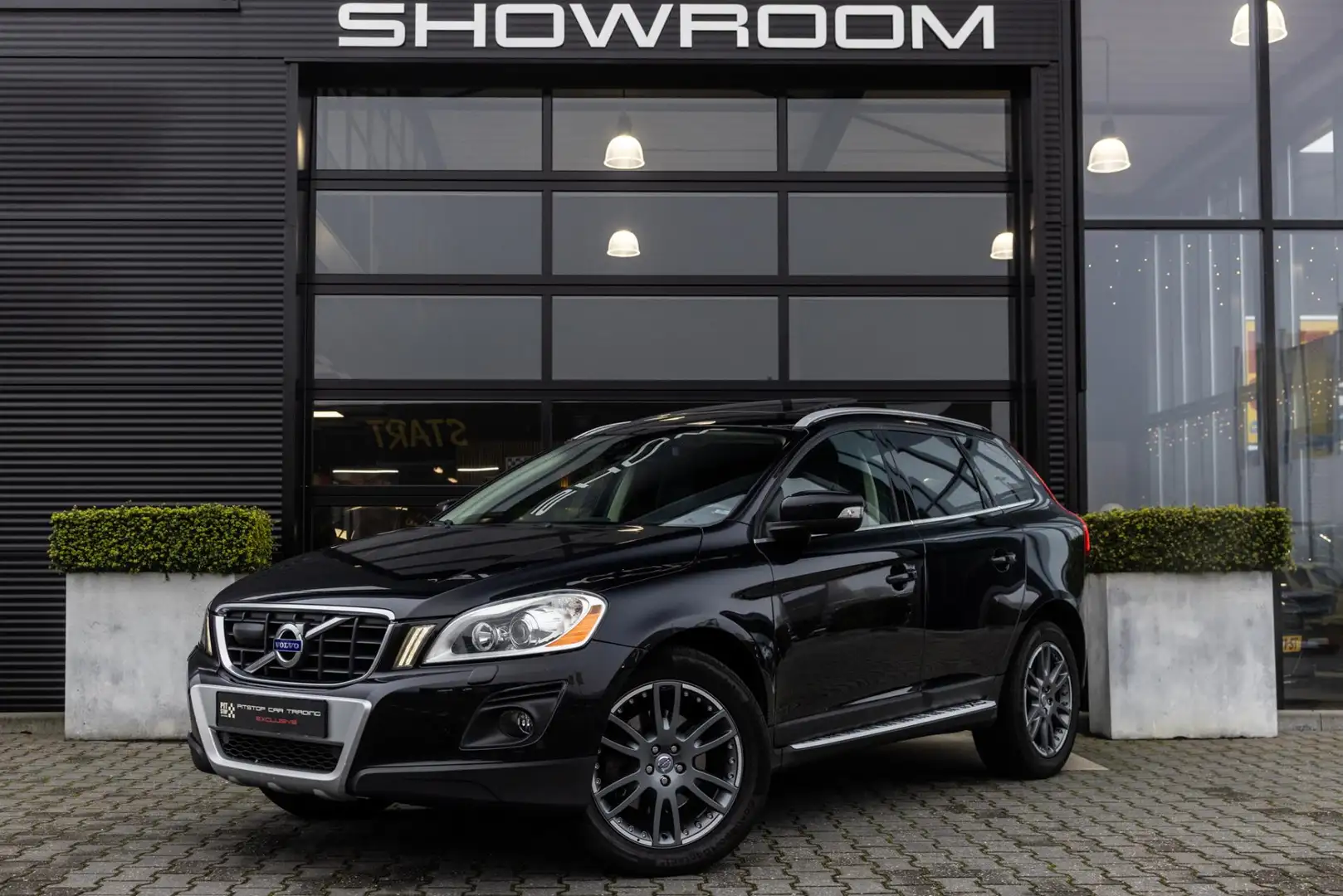 Volvo XC60 3.0 T6 AWD Summum, ACC, Pano, Memory, Youngtimer! Schwarz - 2
