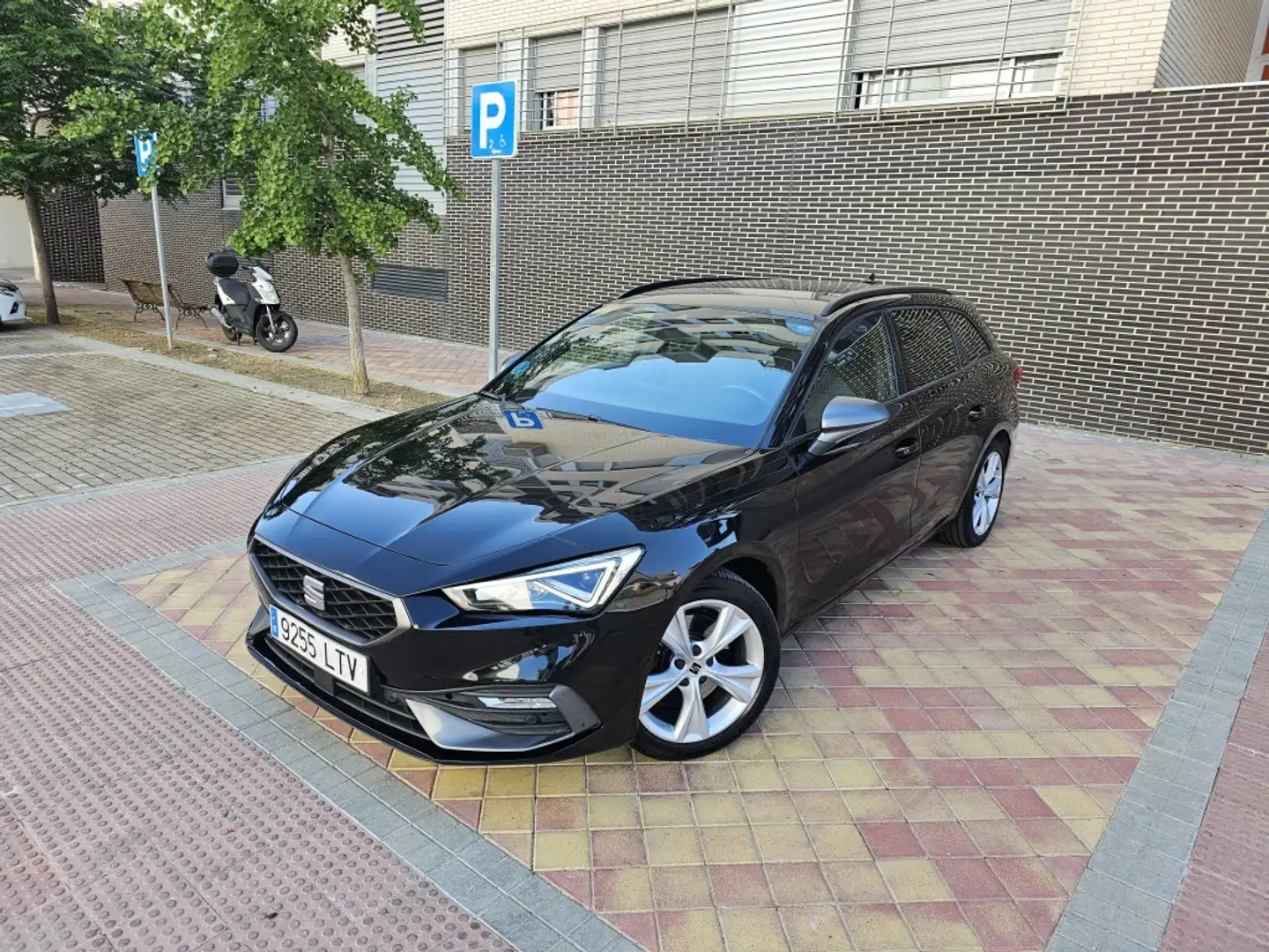 SEAT Leon ST 1.5 EcoTSI S&S FR Fast Edition DSG7 150 Negro - 1