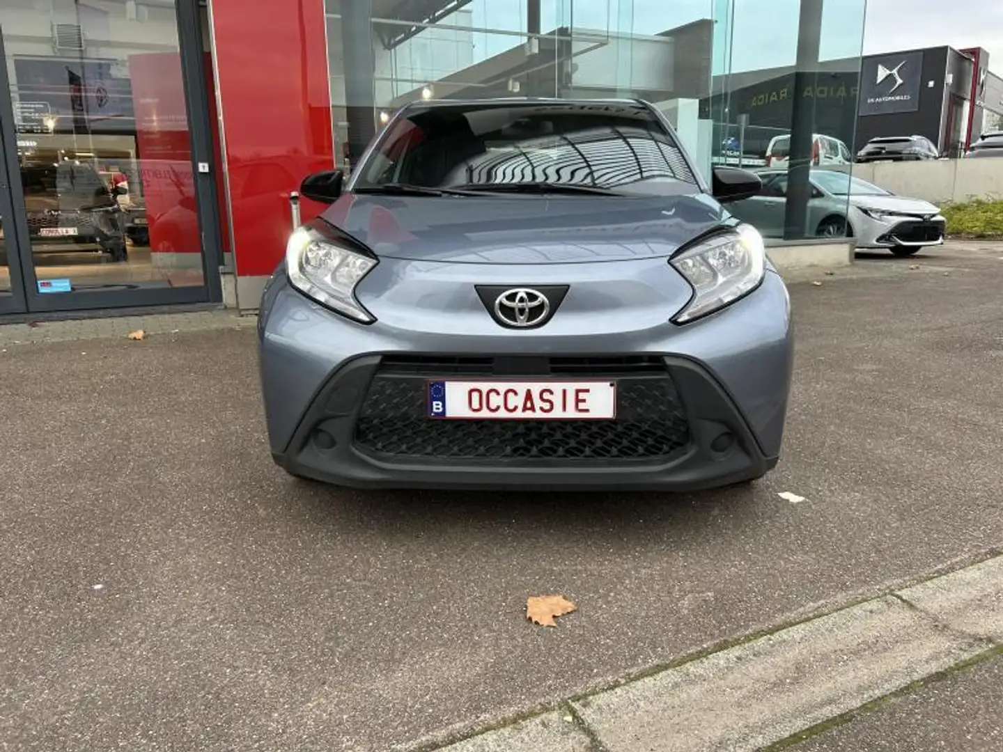 Toyota Aygo X play Gris - 2