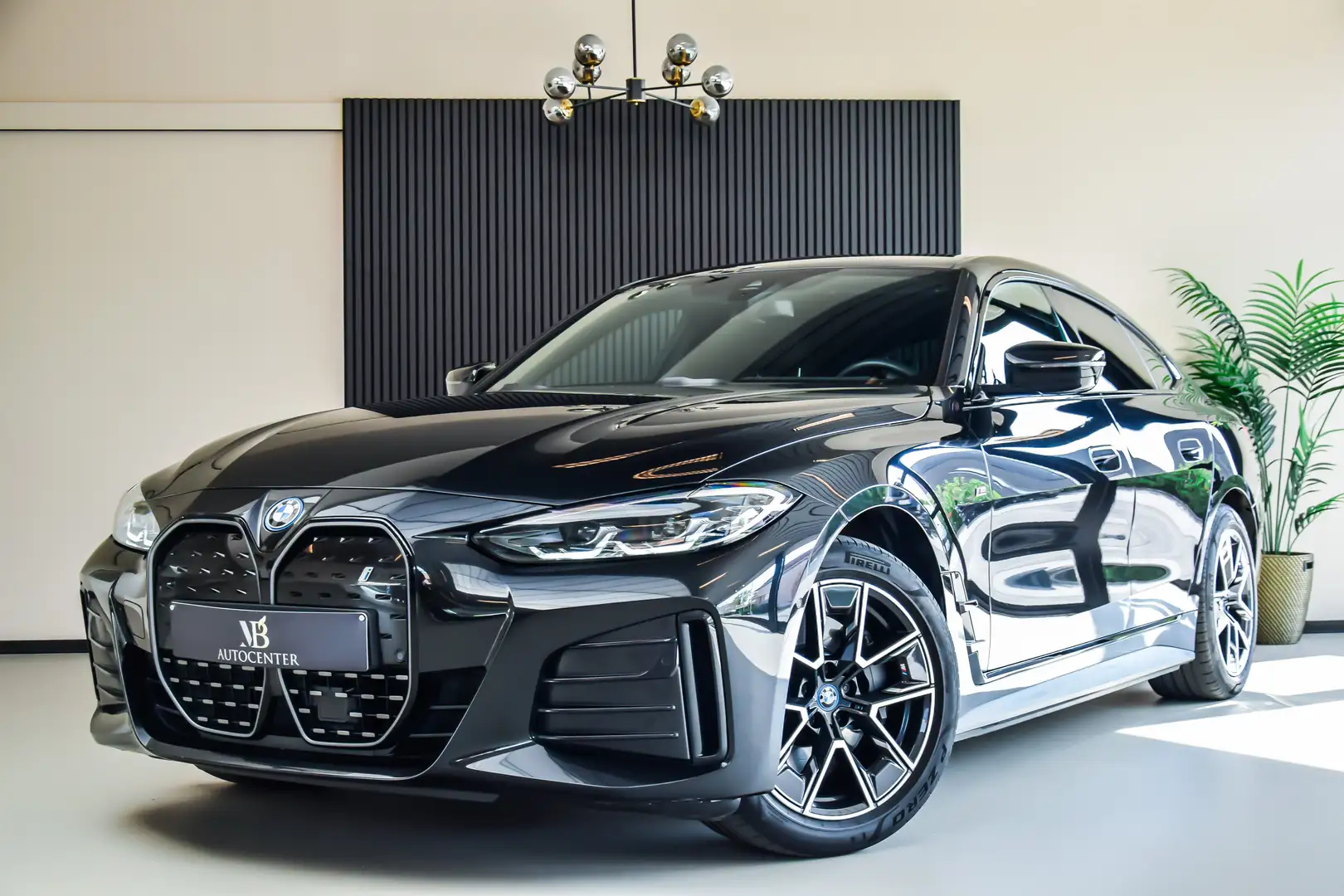 BMW i4 eDrive40 M-Sportpakket Night Edition 04/2023 Noir - 1