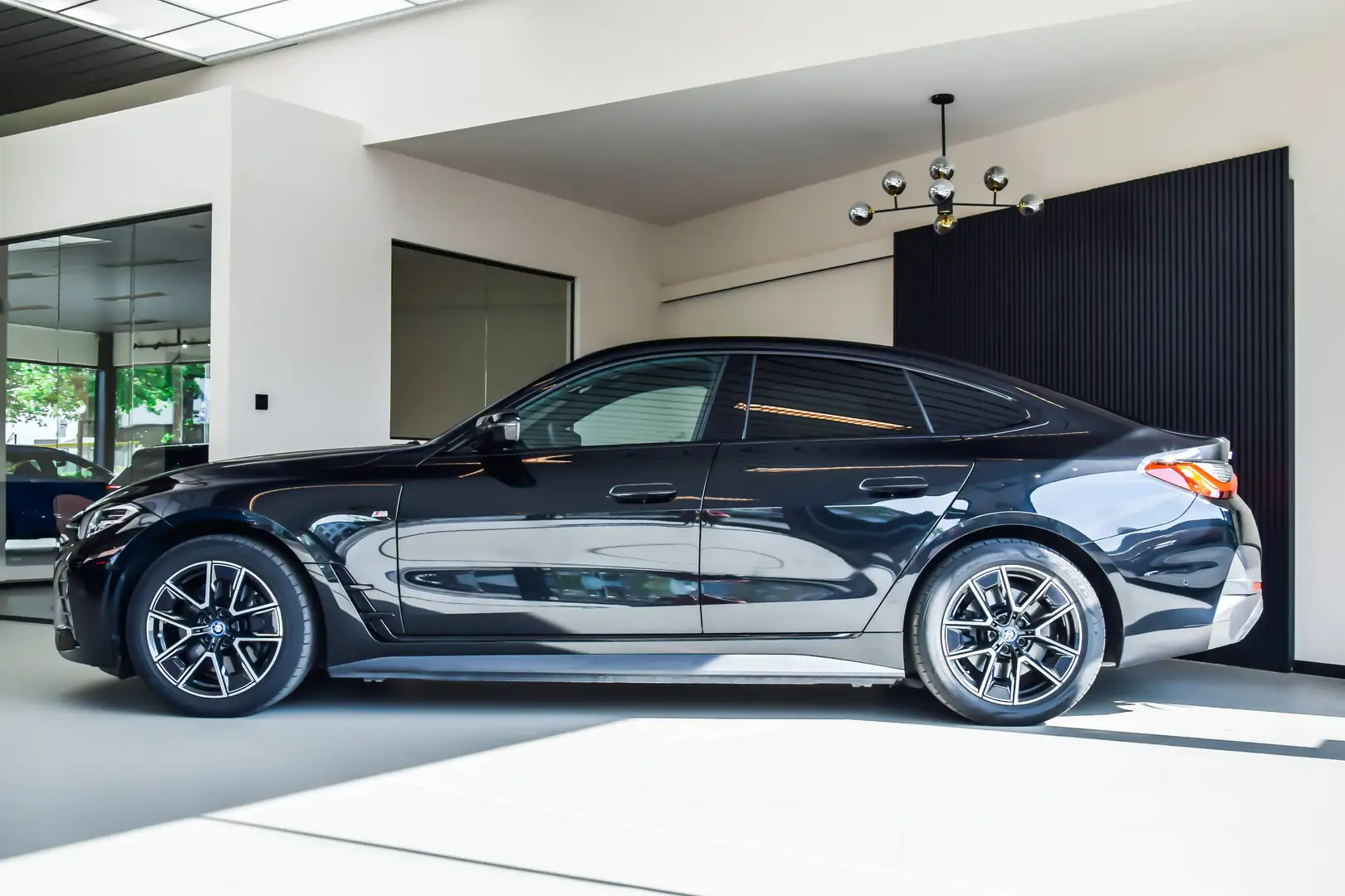 BMW i4 eDrive40 M-Sportpakket Night Edition 04/2023 Noir - 2