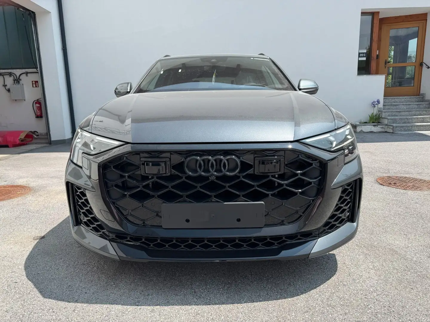 Audi RS Q8 performance **Laser/VMax305/elektr AHK/23** Grau - 2