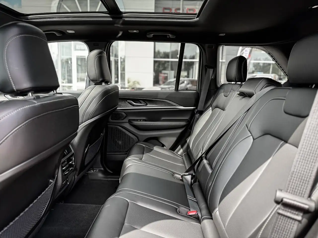 Jeep Grand Cherokee photo Jeep Grand Cherokee