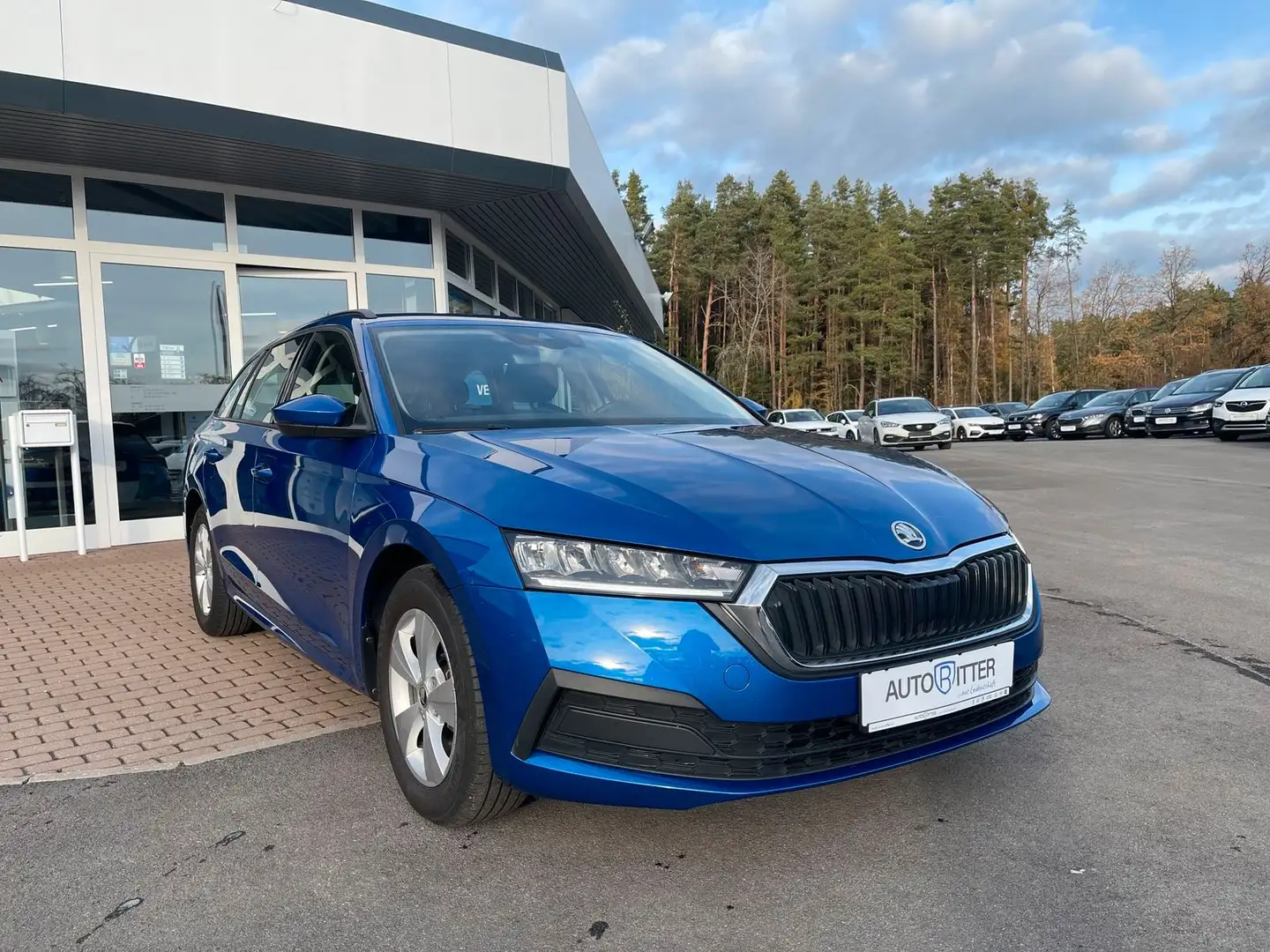 Skoda Octavia Combi 2.0 TDI DSG SHZ+CarPlay+PDC Blau - 1
