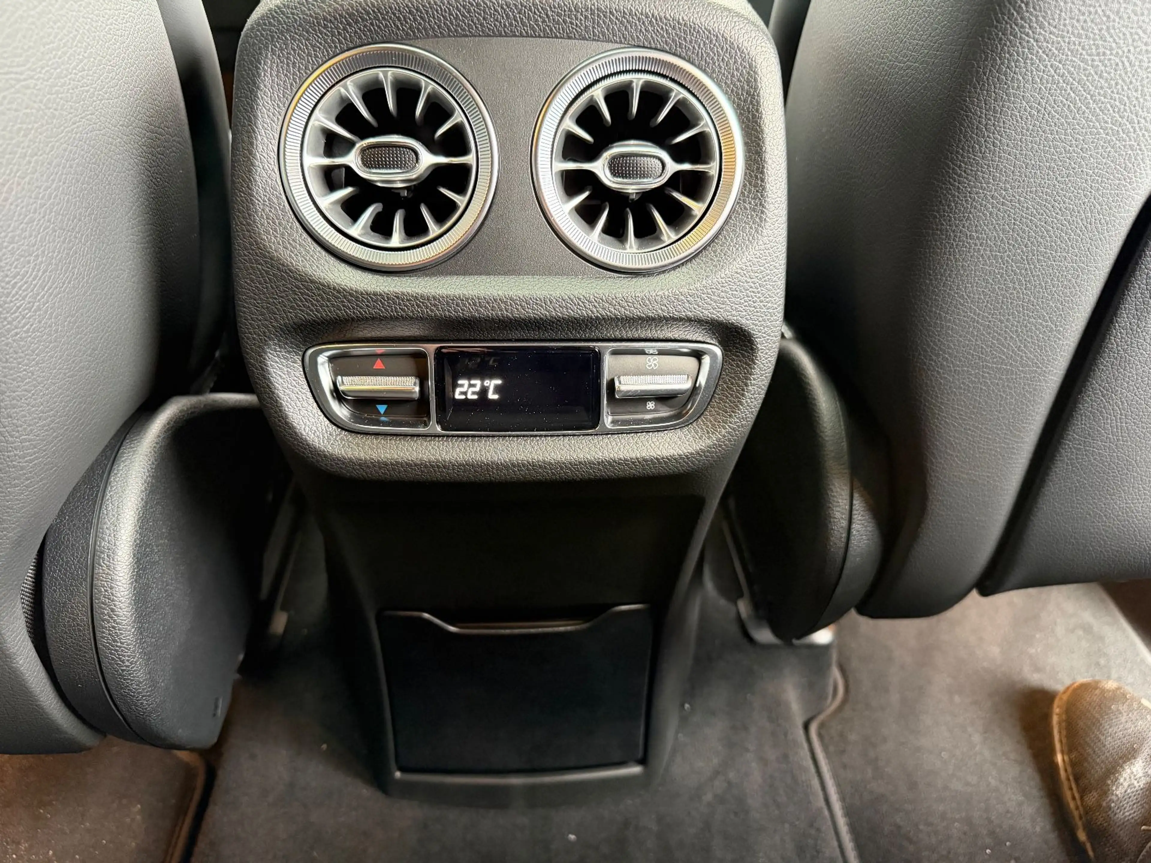 Mercedes-Benz G 63 AMG 4x4, 1.Hand, 225 KM, Holzboden, TV — photo 15