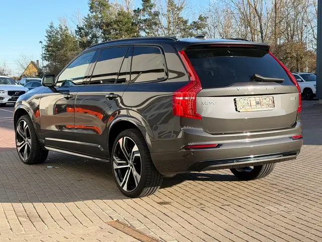 Volvo XC90 view 7