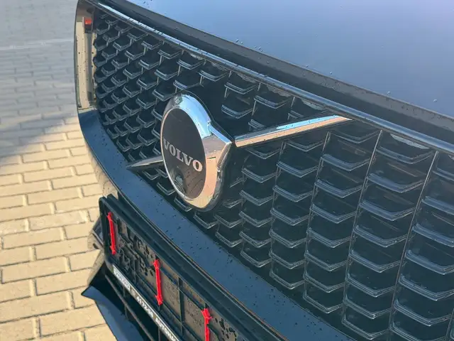 Volvo XC90 view 5