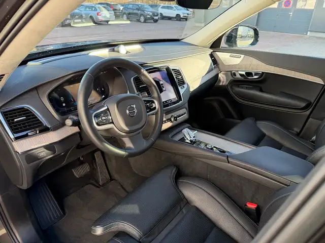 Volvo XC90 view 14