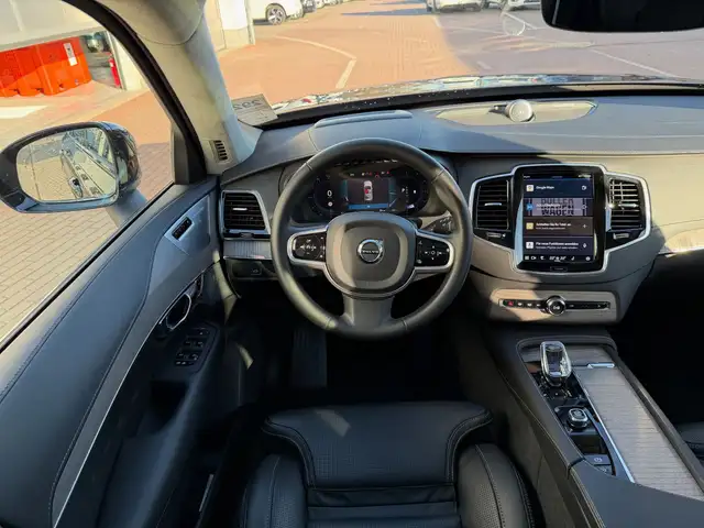 Volvo XC90 view 15