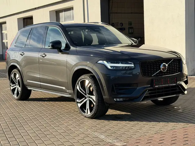 Volvo XC90 view 11