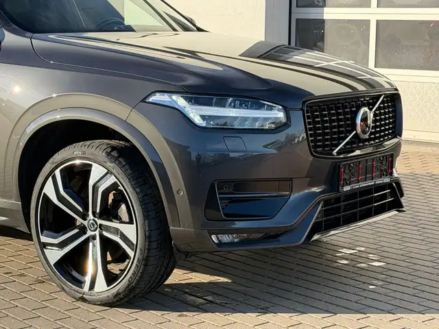 Volvo XC90 view 12