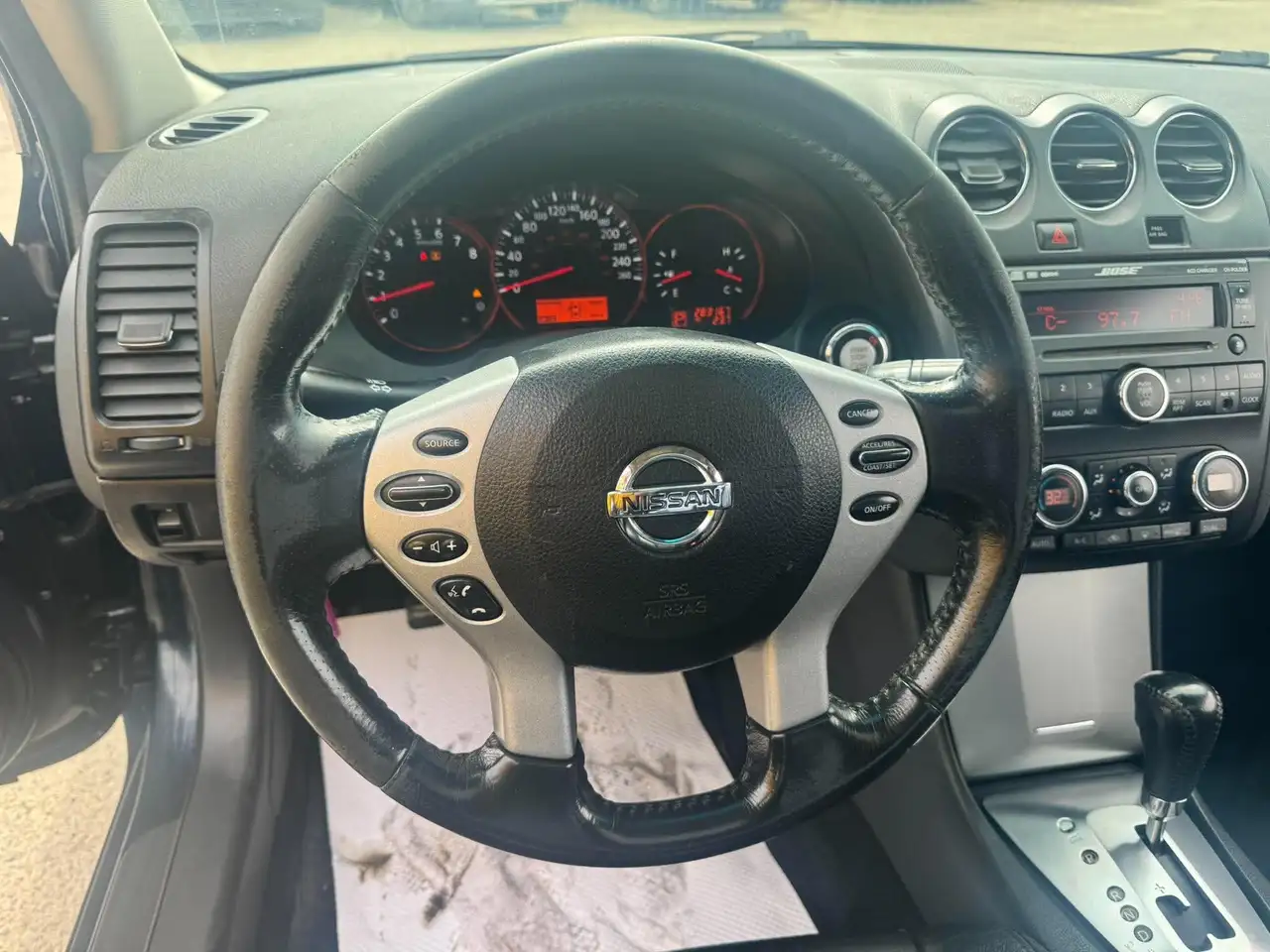 Nissan Altima снимка Nissan Altima