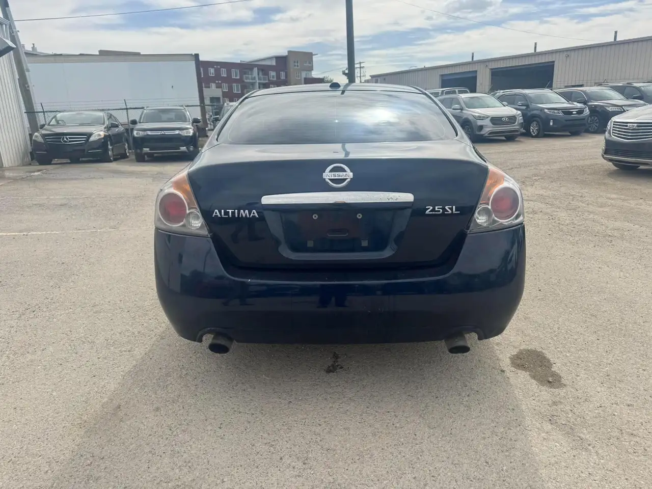 Nissan Altima снимка Nissan Altima
