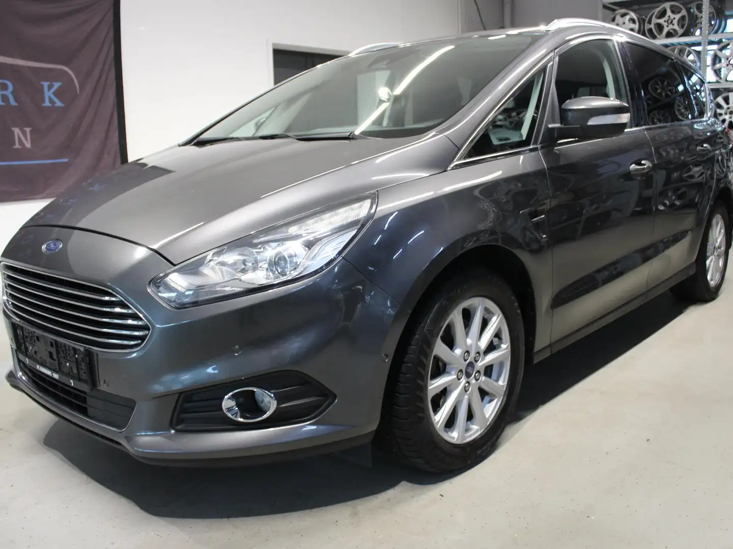 Ford S-Max Titanium*Navi*LED*Spur-A*AHK*ISOFIX*Blueto*USB Gris - 1