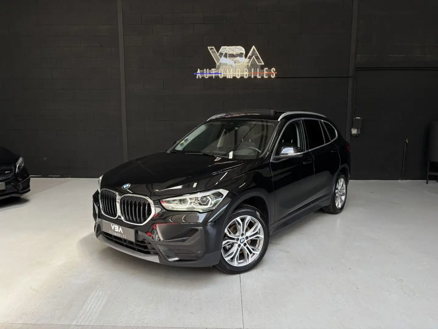 BMW X1 (2) sDrive18d Lounge Noir - 1