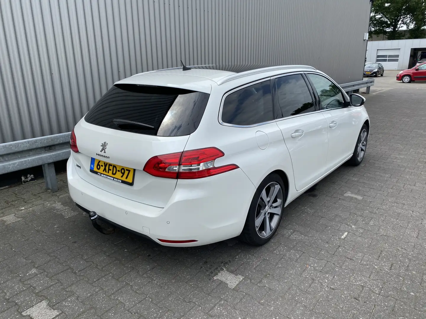 Peugeot 308 SW 1.2 e-THP Première Clima, Navi, Bluetooth, Pano Weiß - 2