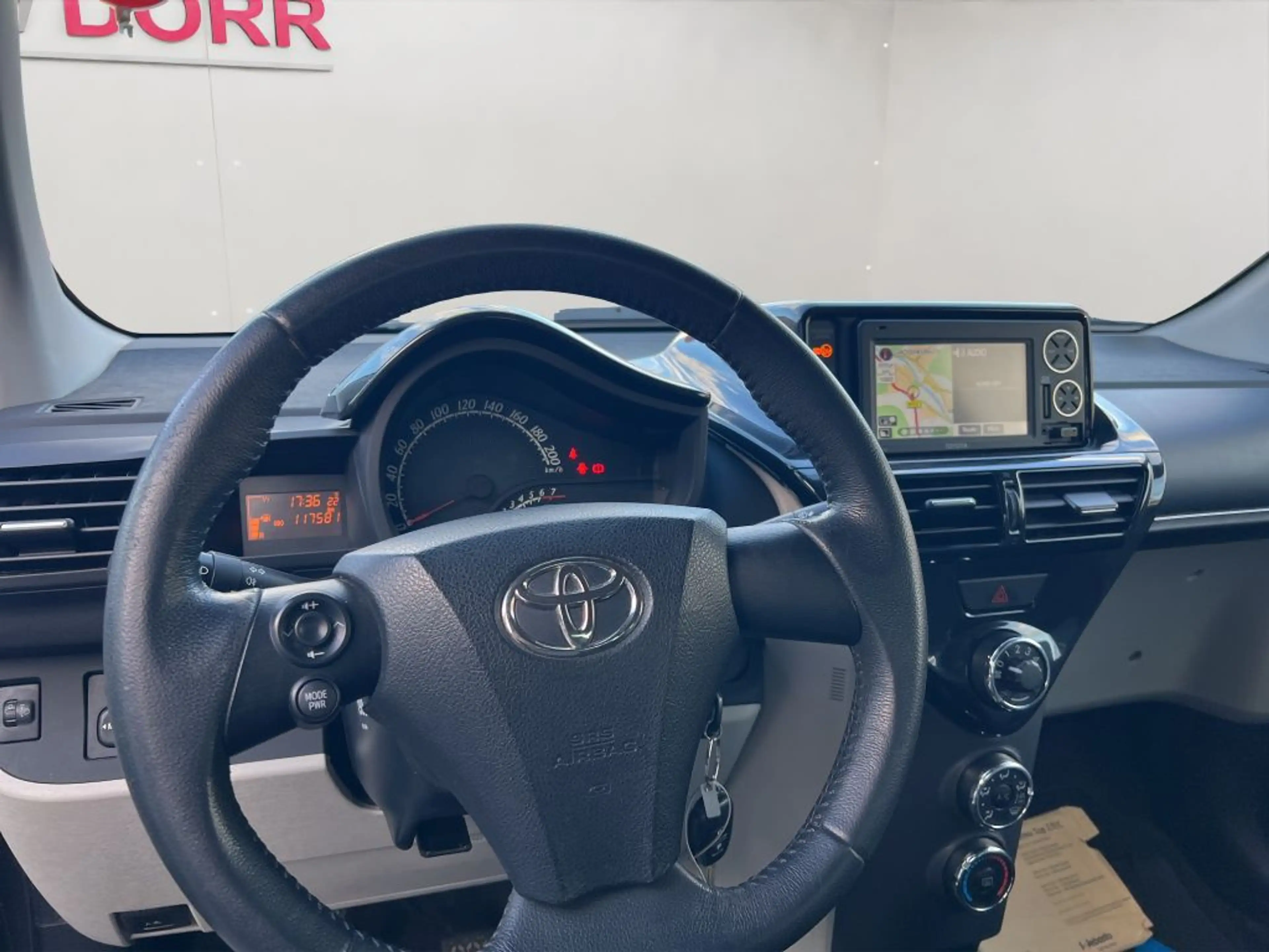 Toyota iQ 1.33 — photo 13