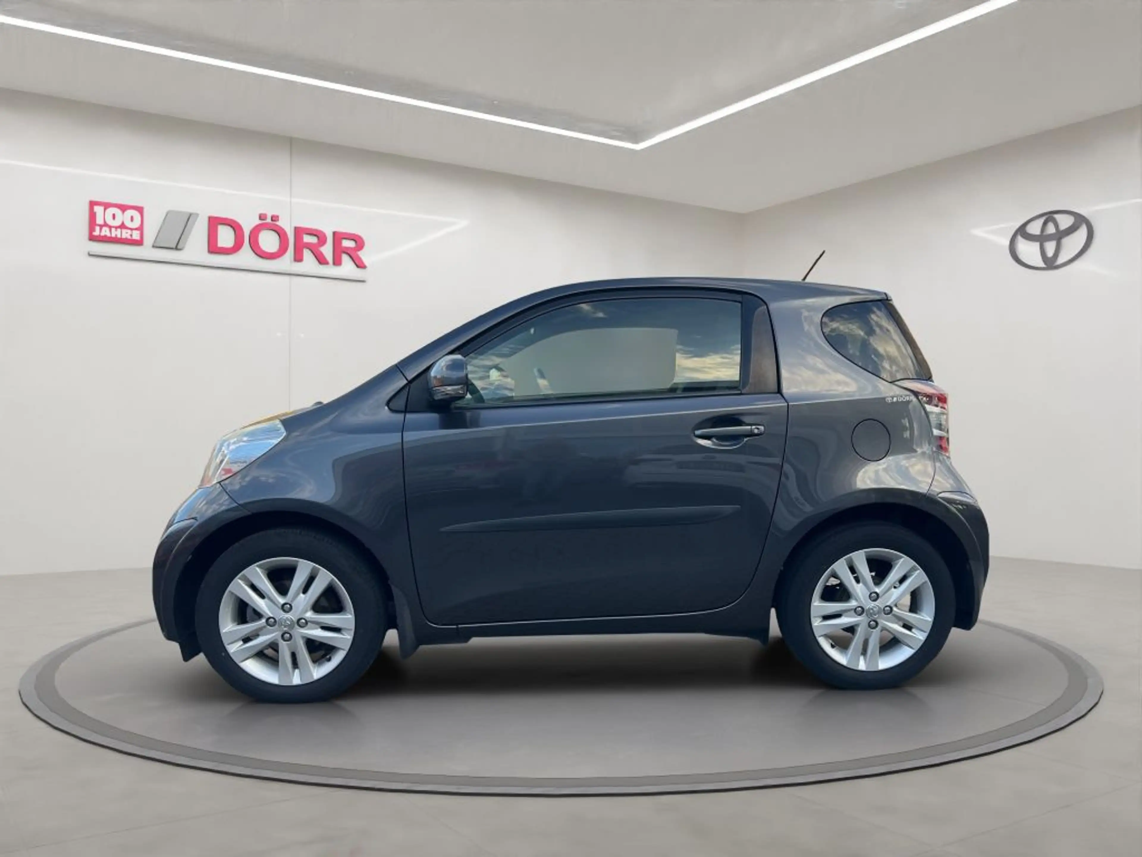 Toyota iQ 1.33 — photo 2