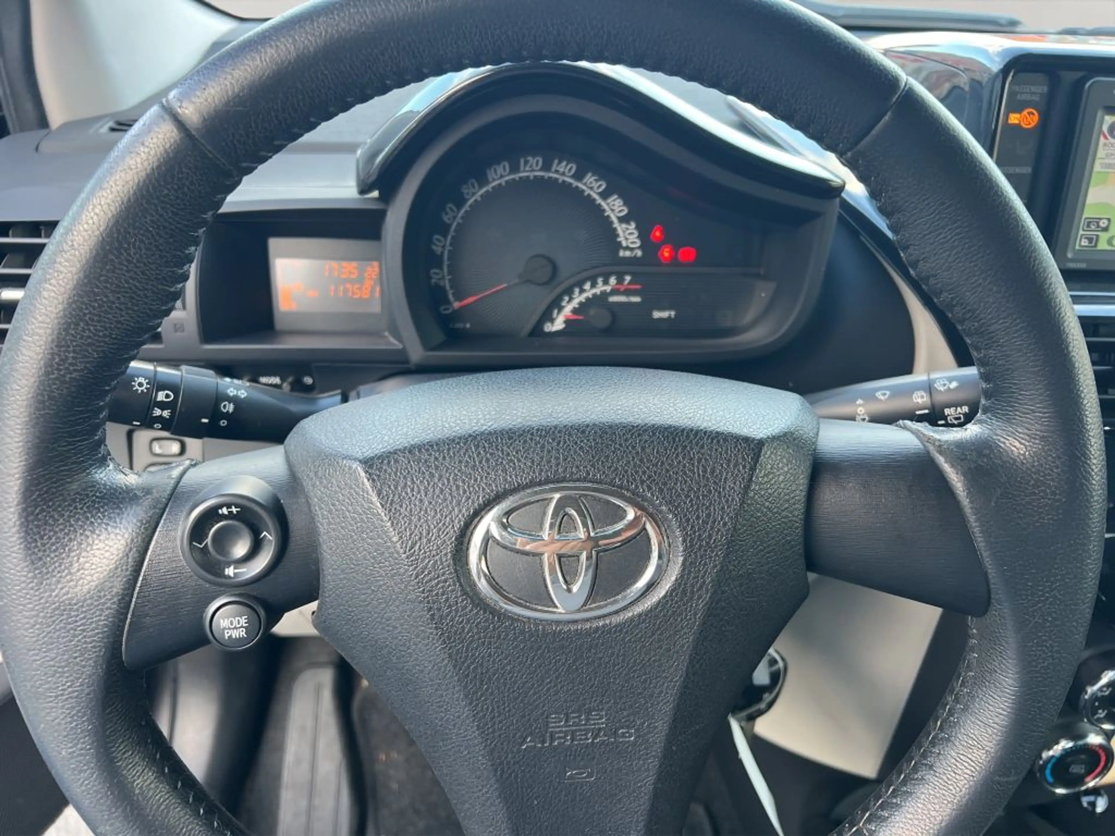 Toyota iQ 1.33 — photo 11