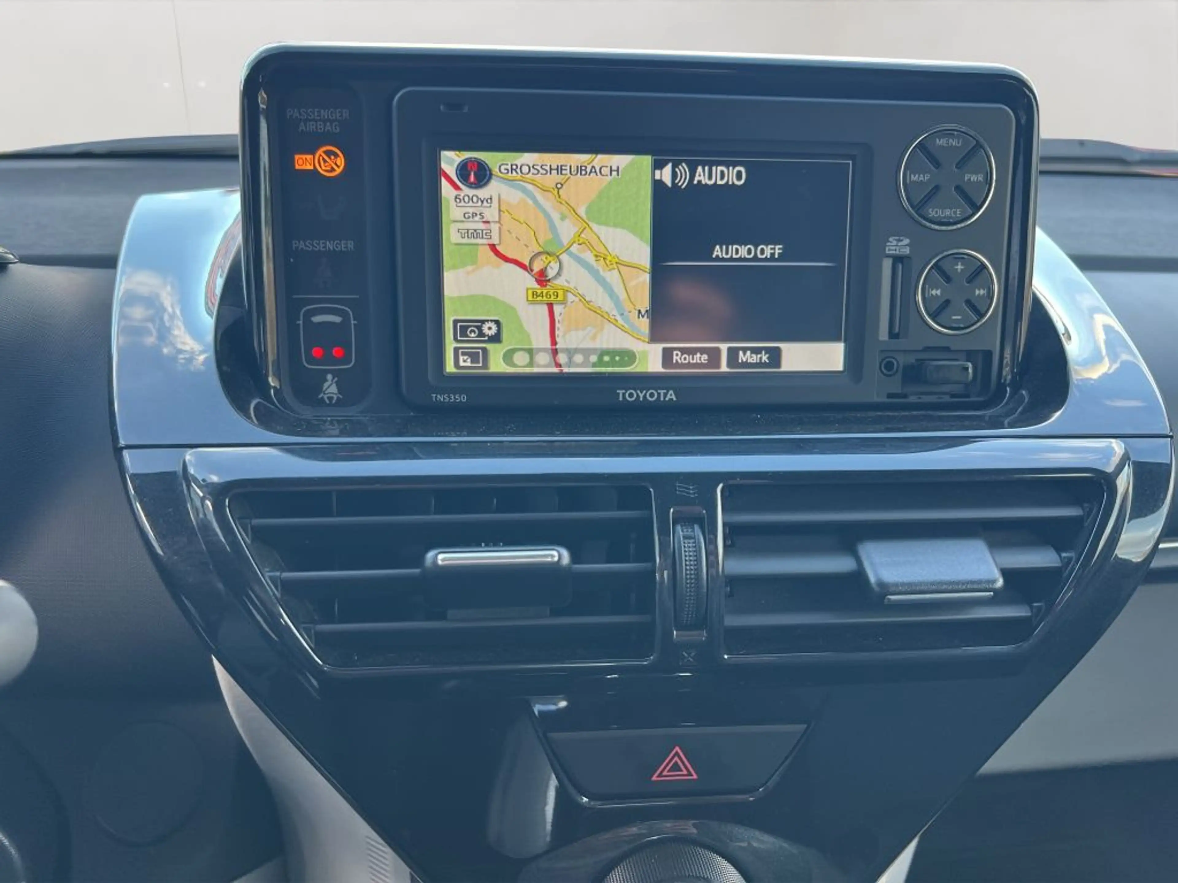 Toyota iQ 1.33 — photo 12