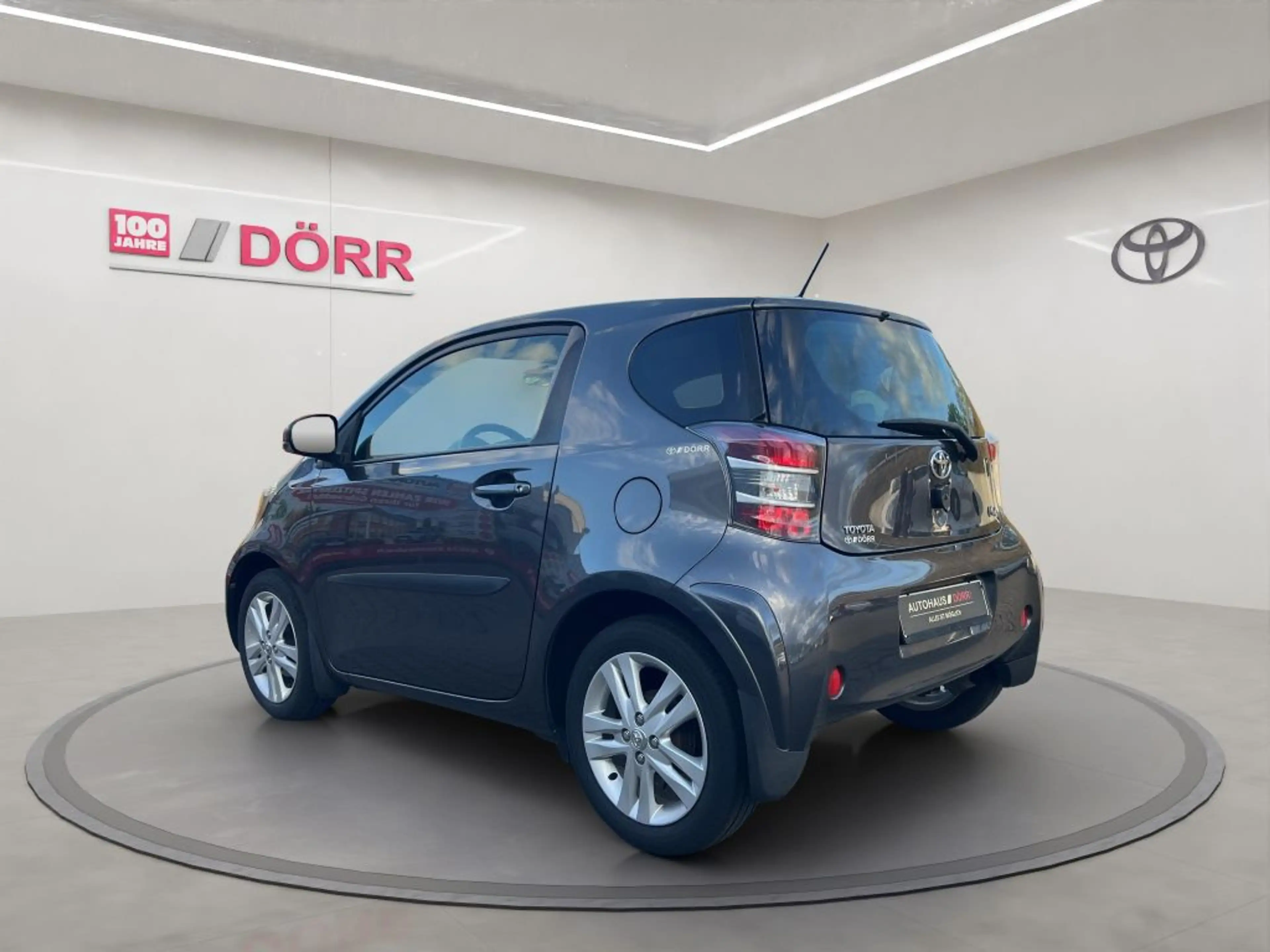 Toyota iQ 1.33 — photo 3