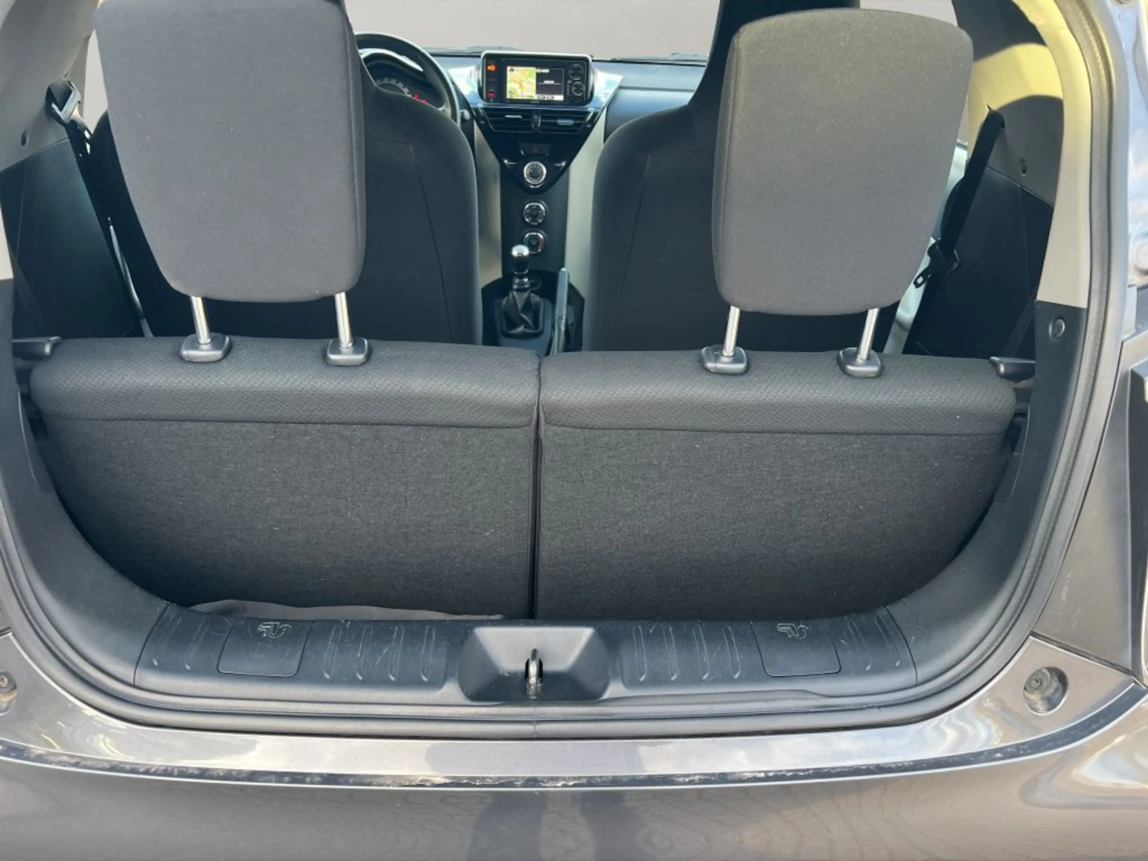 Toyota iQ 1.33 — photo 15