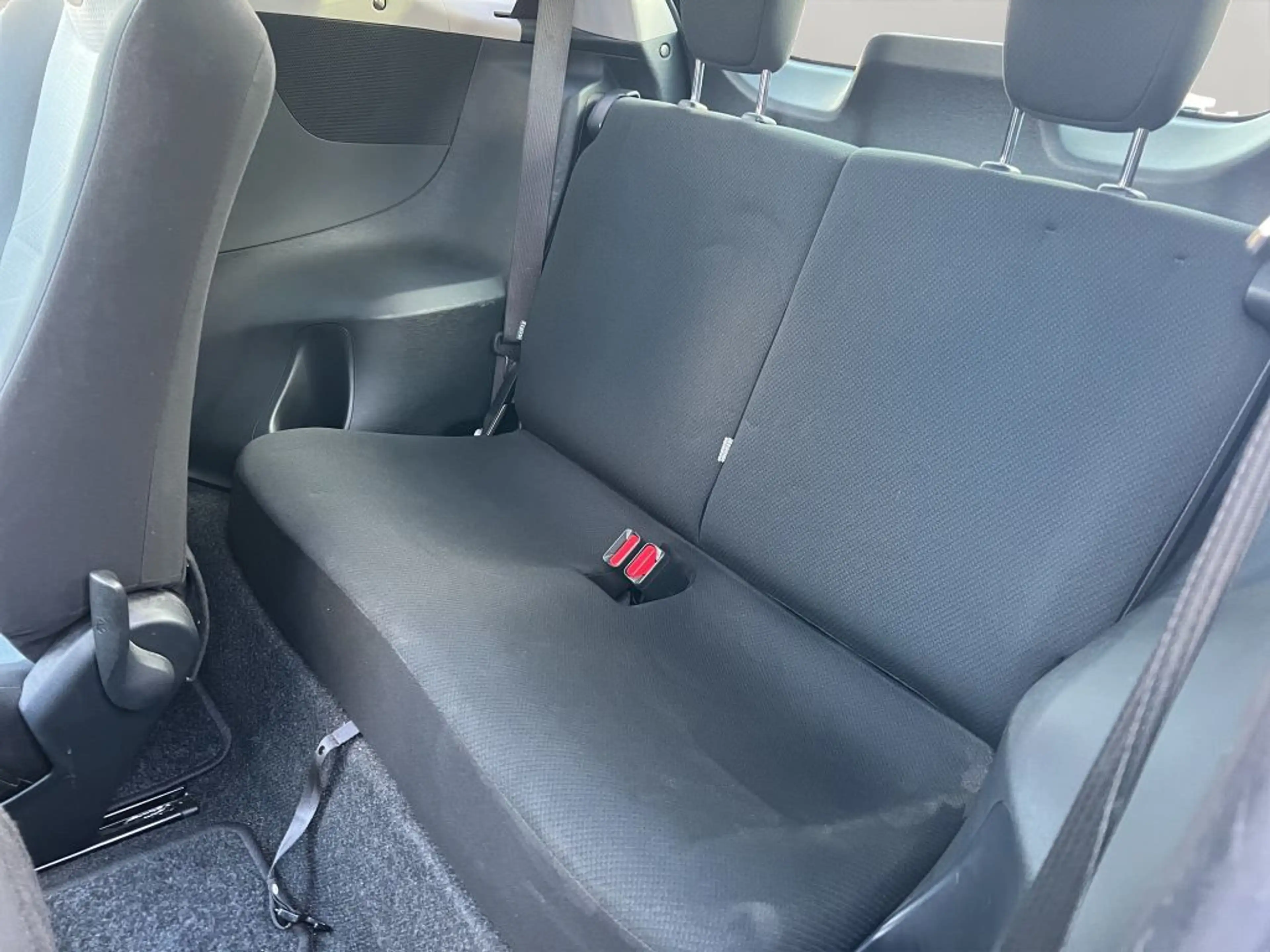 Toyota iQ 1.33 — photo 14