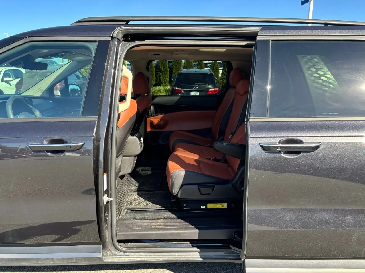 Kia Carnival снимка Kia Carnival