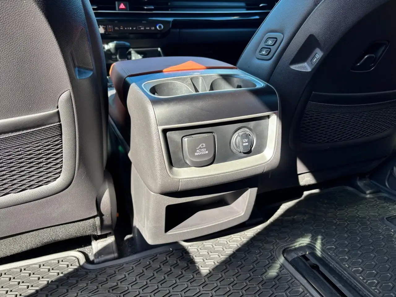 Kia Carnival снимка Kia Carnival