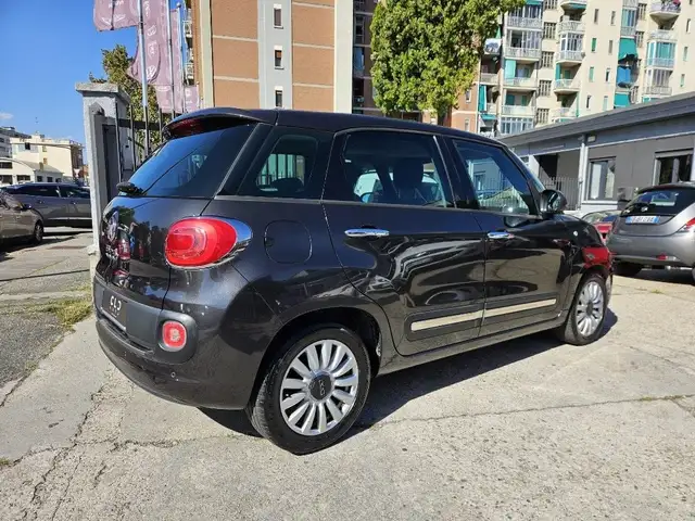 Fiat 500l view 3