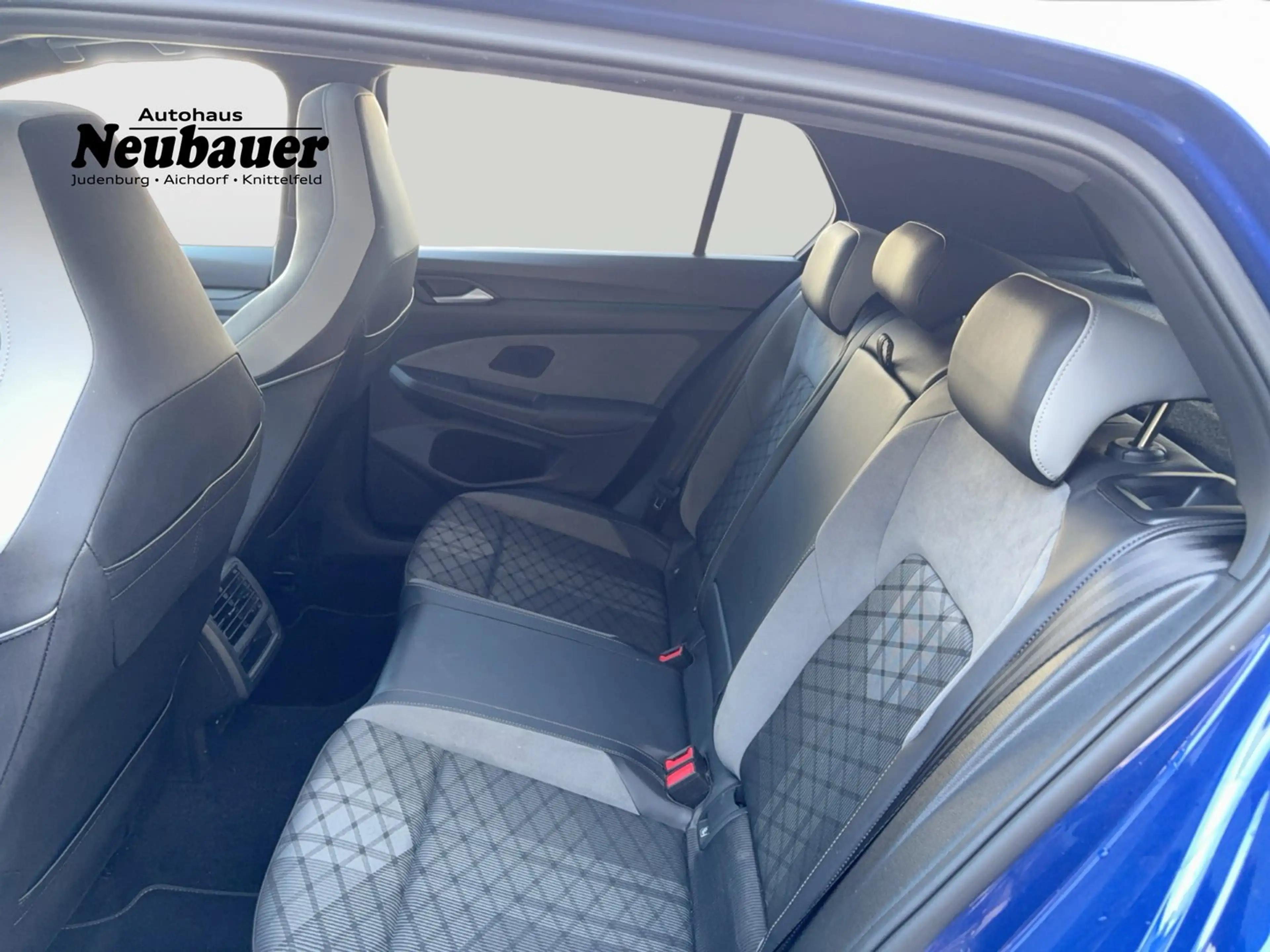 Volkswagen Golf R R-Line mHeV TSI DSG — photo 9