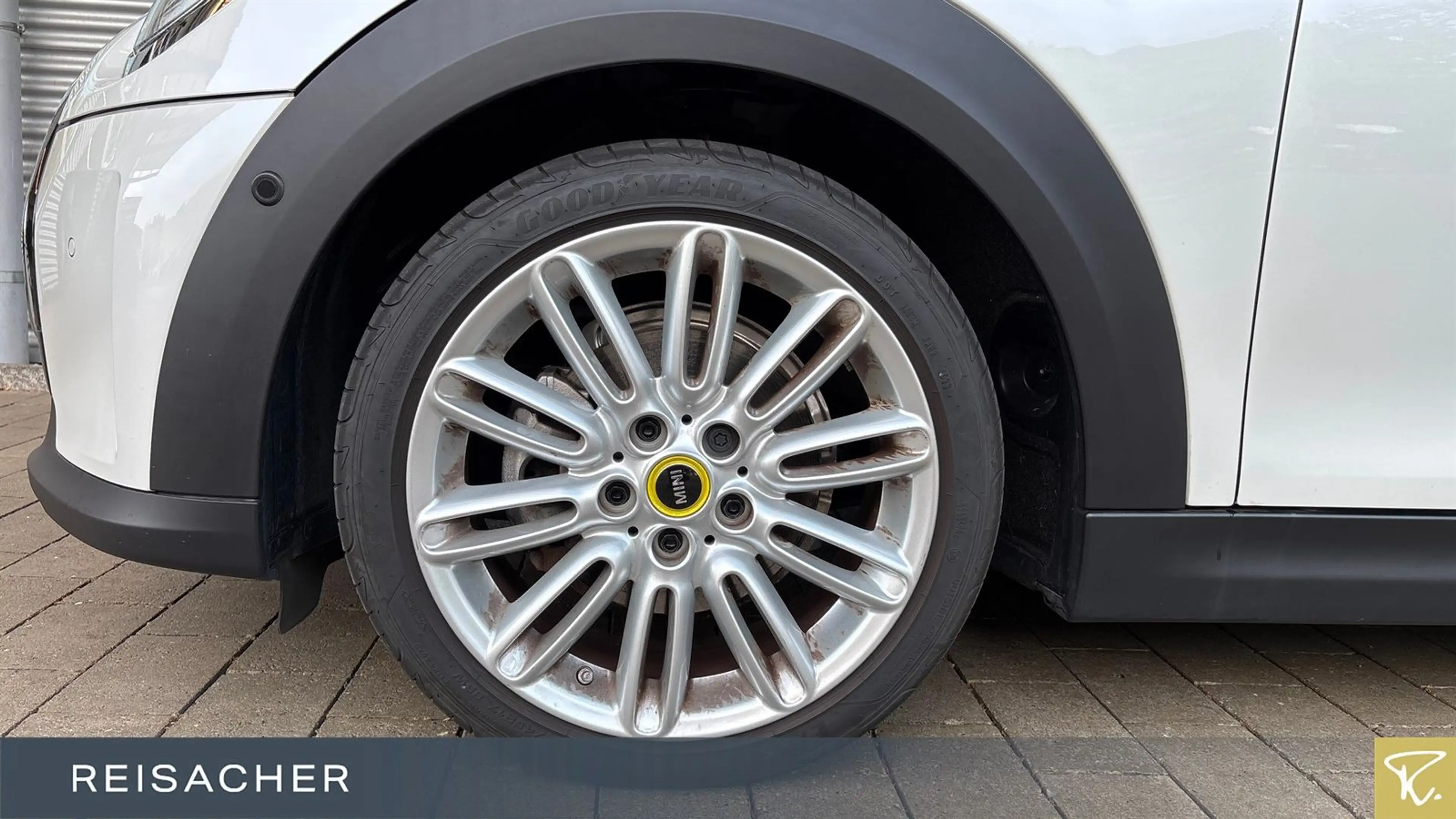 MINI Cooper SE A Yours-Trim,Pano,Navi,LM,Leder,Autom — photo 3