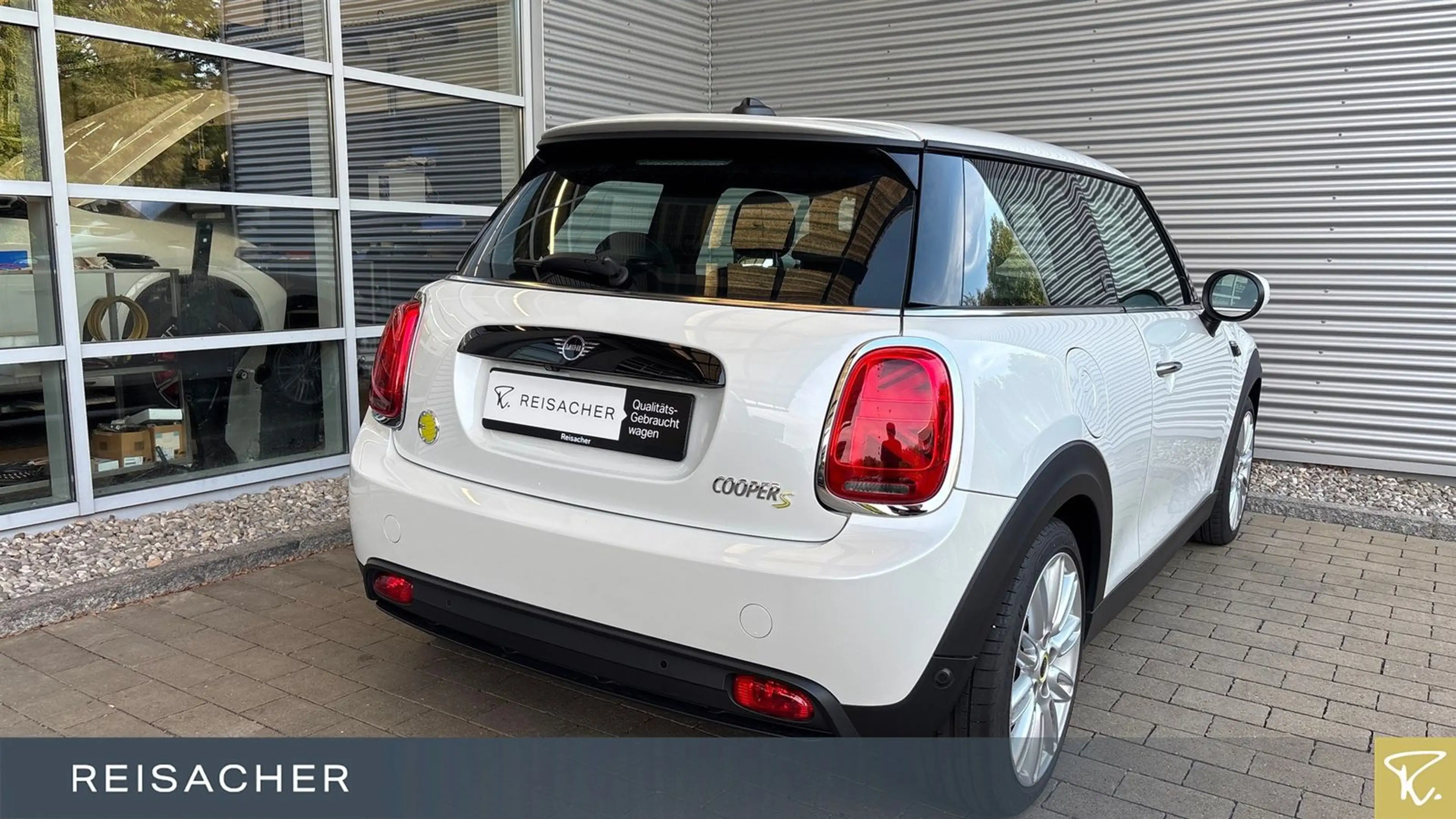 MINI Cooper SE A Yours-Trim,Pano,Navi,LM,Leder,Autom — photo 2