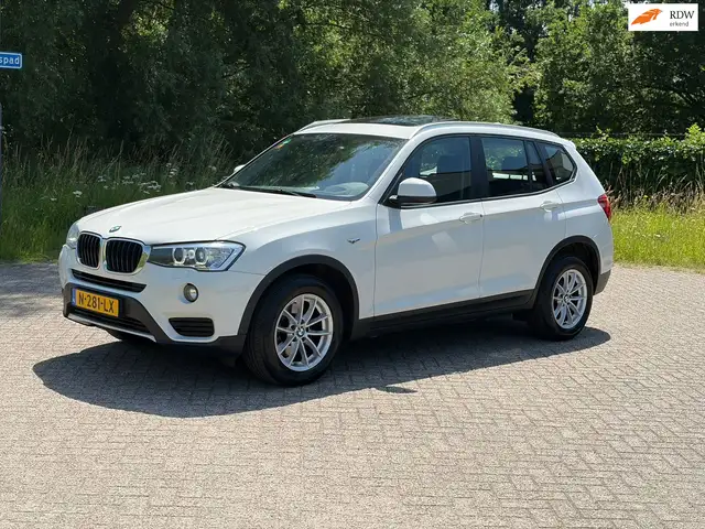 BMW X3 SDrive18d Executive AUTOMAAT I PANO I LED I HEAD U