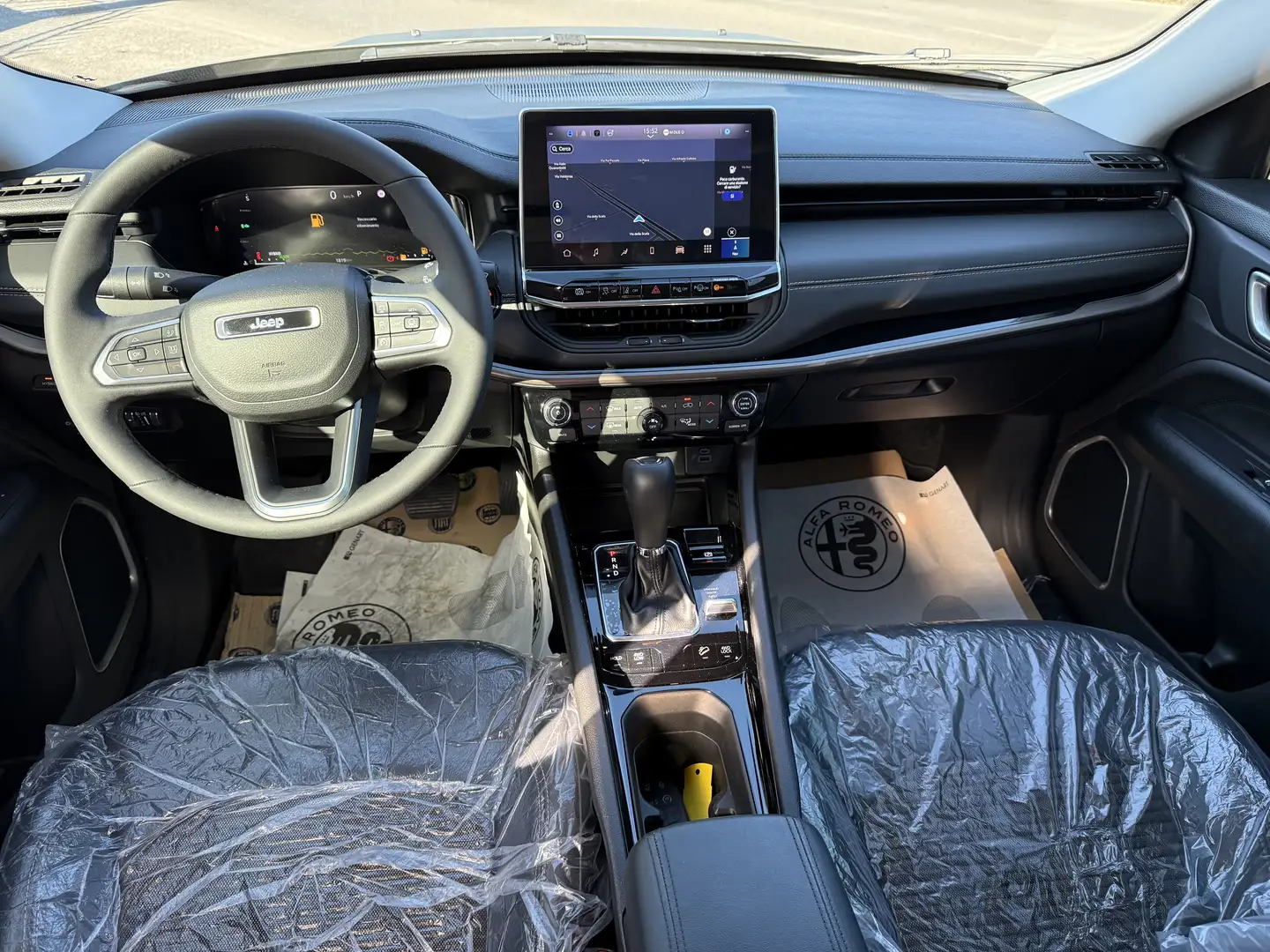 Jeep Compass 1.3 turbo t4 240cv phev Upland Cross 4xe km: 1.812 Gris - 2