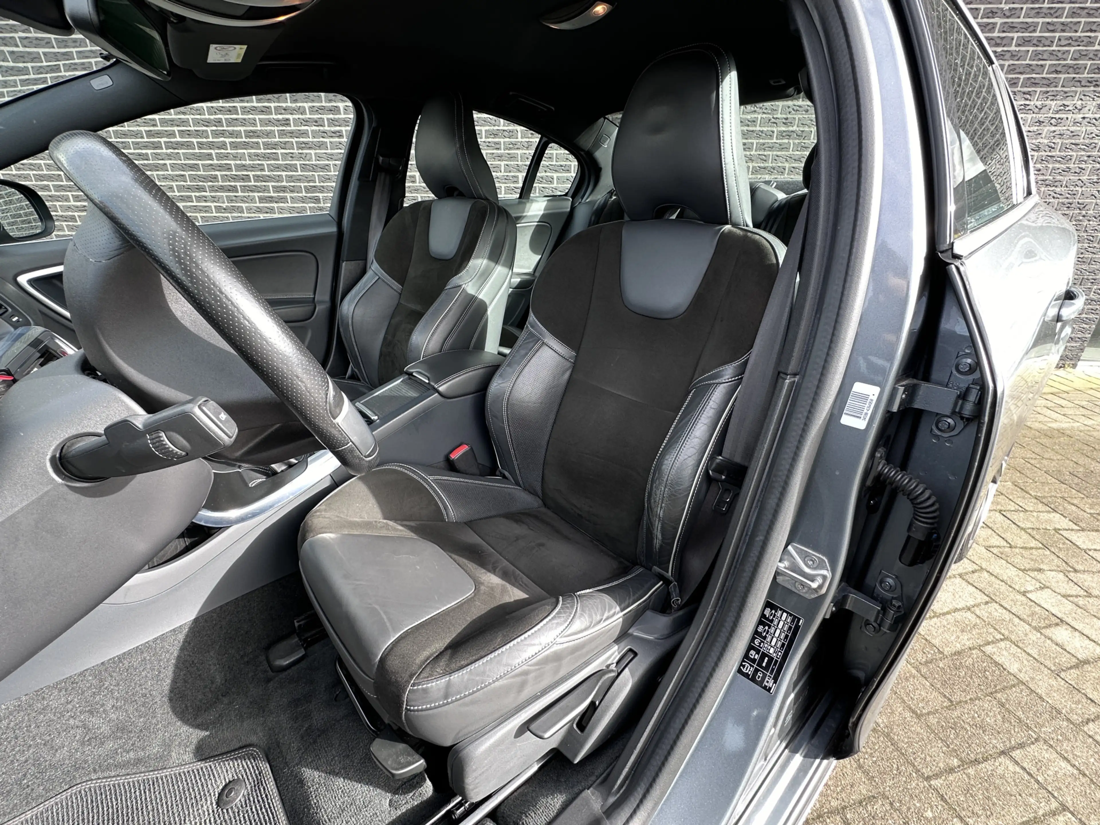 Volvo S60 2.0 D2 R-Design | Radio | Navigatie | Climate Cont — photo 2