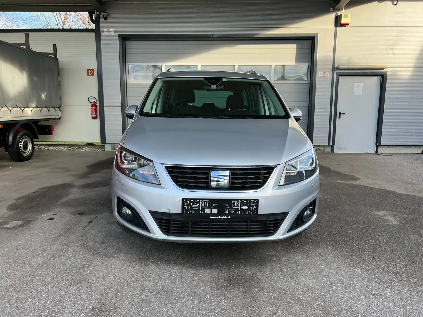 SEAT Alhambra Executive 2,0 TDI NAVI/XENON/KAMERA/PARKT. Silber - 1
