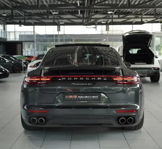 Porsche Panamera view 10