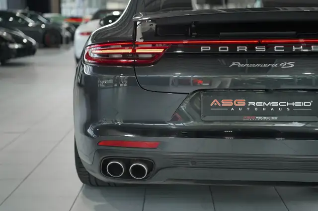 Porsche Panamera view 15