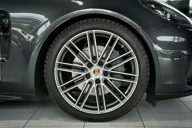 Porsche Panamera view 8