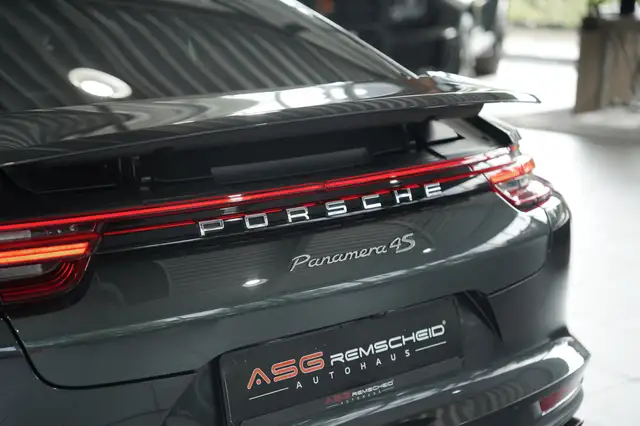 Porsche Panamera view 14
