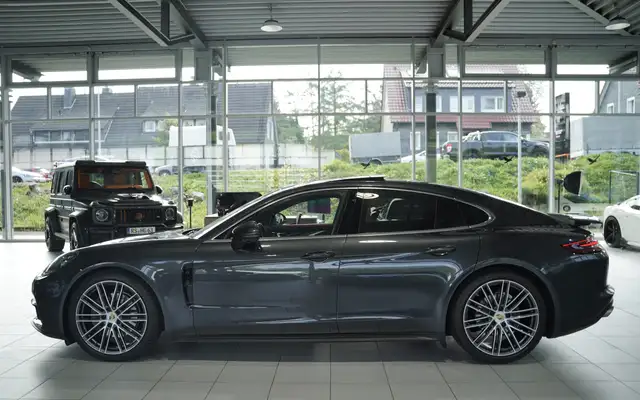 Porsche Panamera view 13