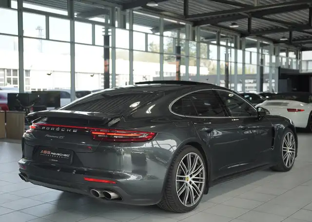Porsche Panamera view 9