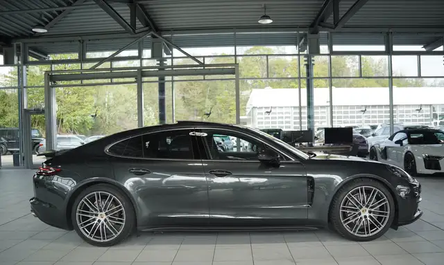 Porsche Panamera view 7