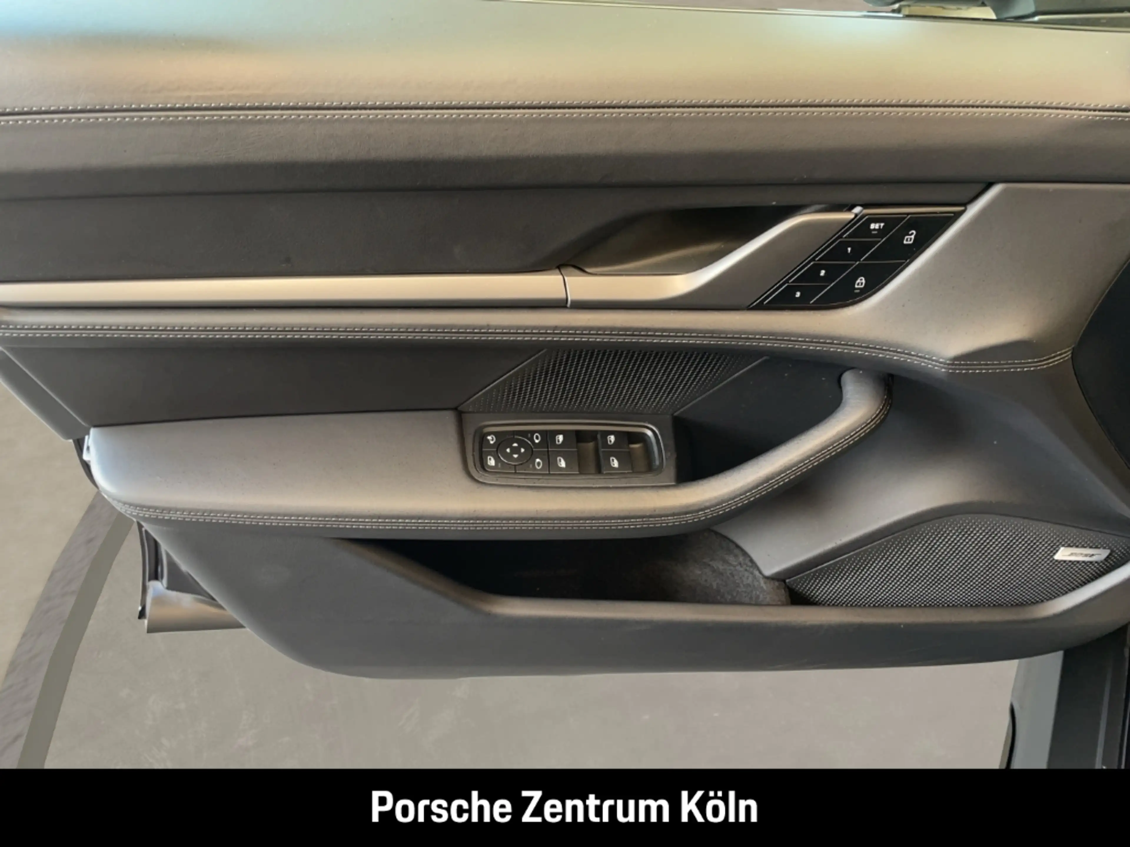 Porsche Taycan 4S Cross Turismo LED-Matrix BOSE 21-Zoll — photo 19