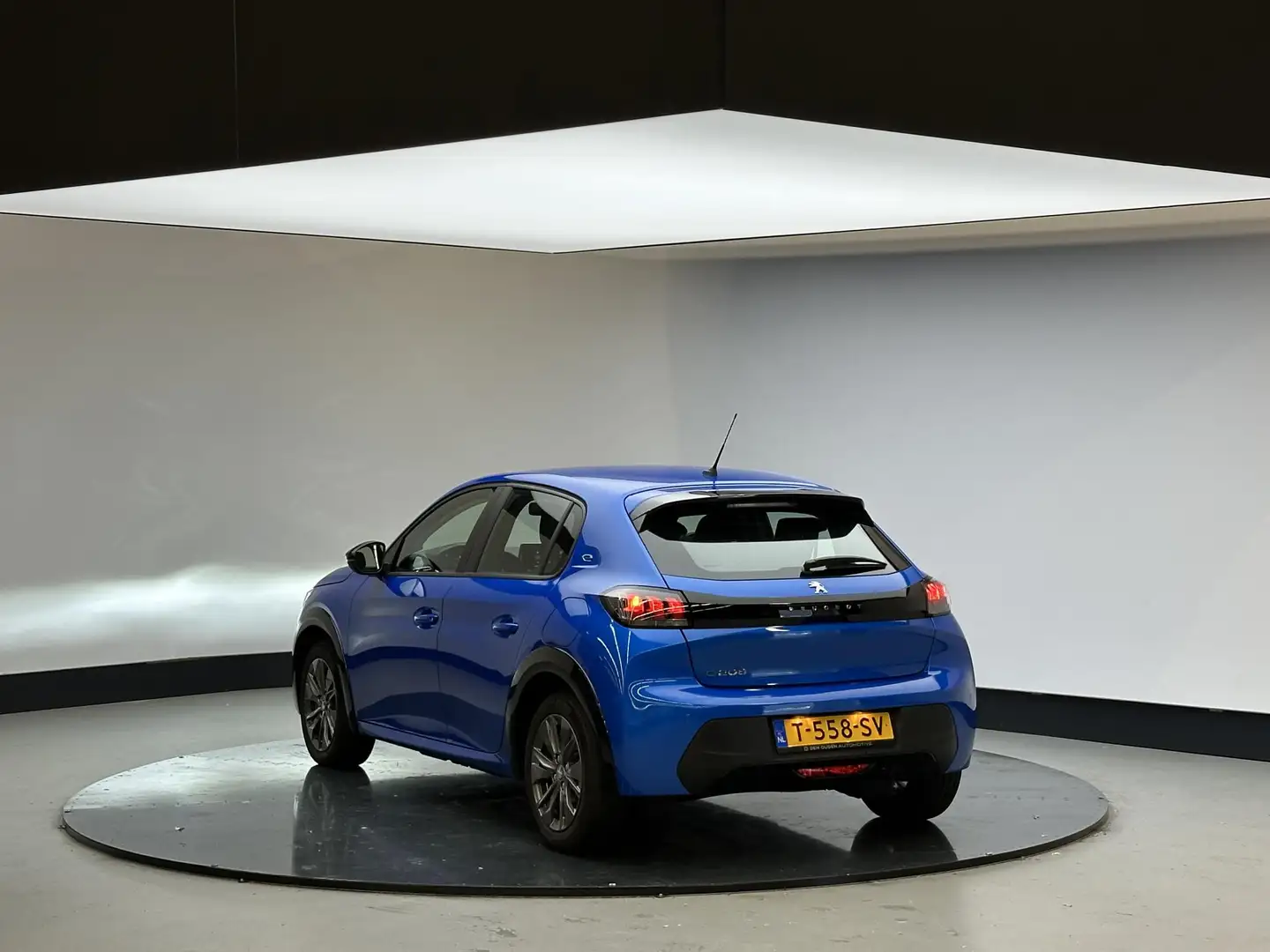 Peugeot e-208 EV Active Pack 50 kWh | Carplay | Navi | Verw stoe Blauw - 2