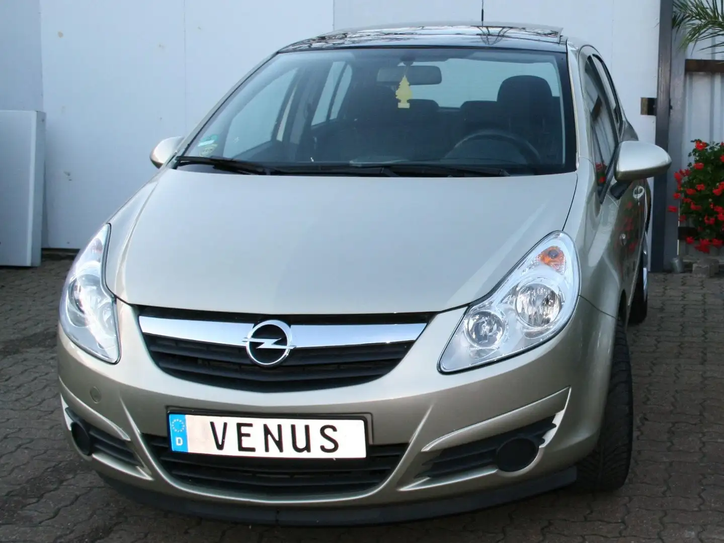 Opel Corsa Edition Goud - 1