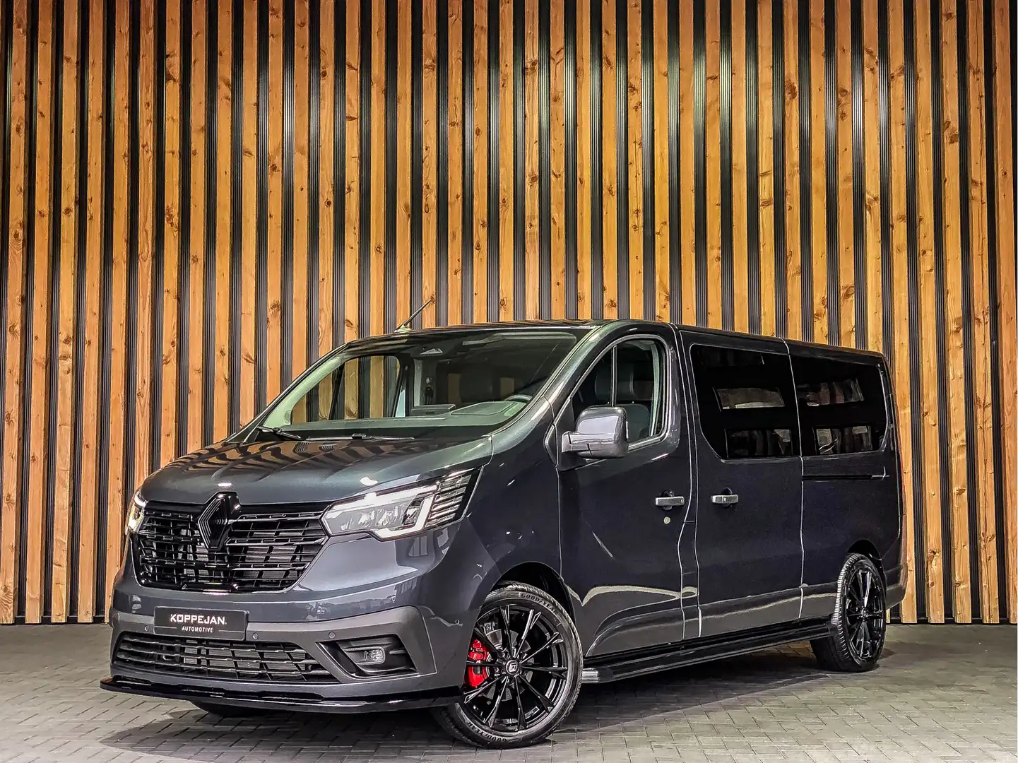 Renault Trafic 2.0 dCi 170PK Automaat Dubbele Cabine | 2X SCHUIFD Grijs - 2